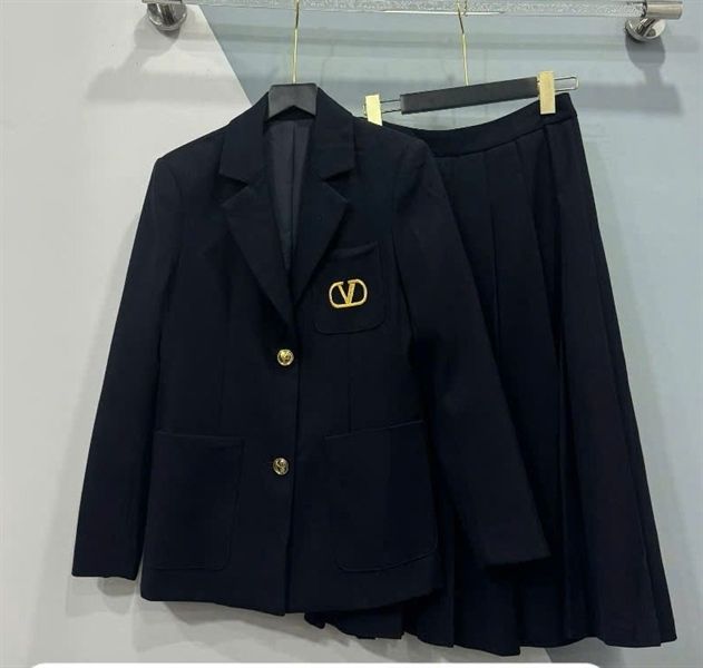 Set Vest thêu V túi ngực (V)