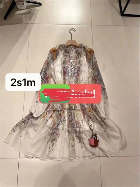 Váy dài tay đính hoa cổ sọc kim tuyến (*)