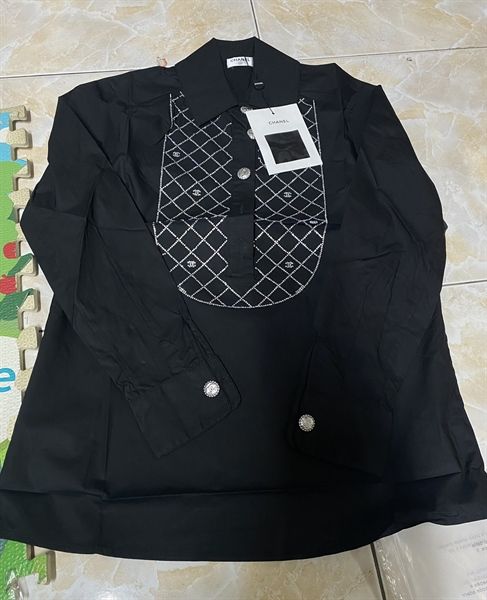 SMDTN C đính đá ngực ô vuông