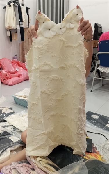 Váy khoét nách đính hoa sợi tua rua (LL6638)