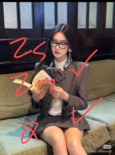 CVN xếp li trước cúc bọc