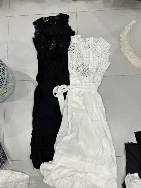 Váy khoét nách ren phối lụa
