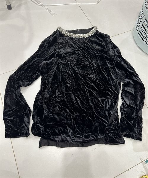 ADTN nhung cổ tròn viền đá