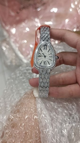 Đồng hồ Davena mặt tam giác viền đá full box
