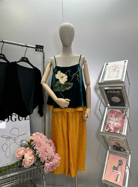 Set nhung áo 2 dây phối lụa thêu hoa sen (*)