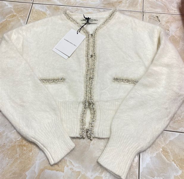 AKN len Alessandra viền ngọc