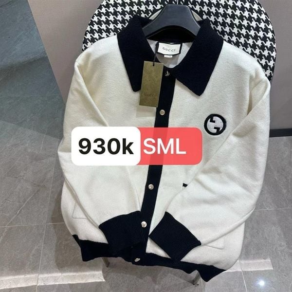 AKN Gucci cổ đe cúc vàng