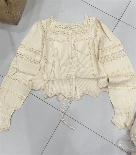 SMDTN cổ vuông viền ren