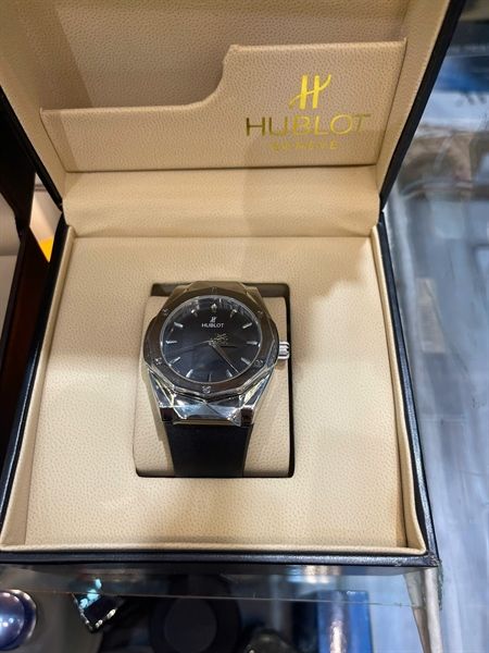 MK Đồng Hồ Hublot Viền Đá