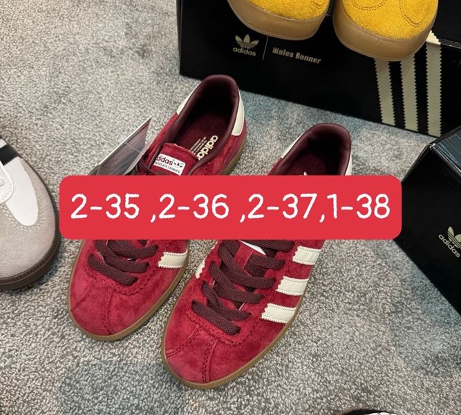 Giày TT Adidas đỏ tươi sọc trắng (*)