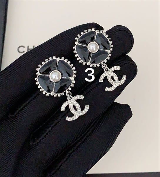 KT C hoa đen chữ X đá bạc rủ