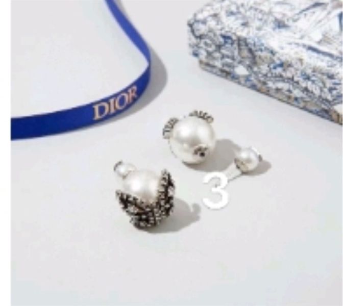 KT C quả ngọc bướm đá đen