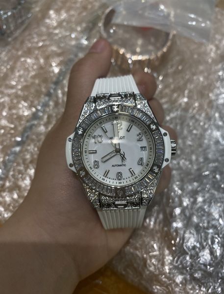 Đồng hồ HUBLOT viền đá