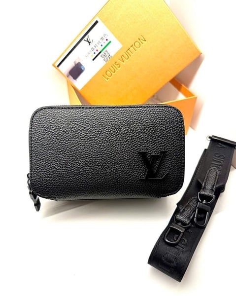 Túi Đeo Chéo SC LV Logo Nổi 25