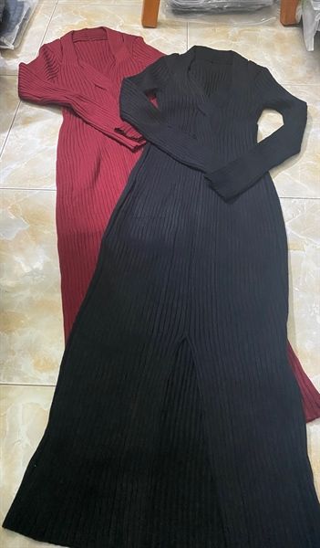 Váy len sọc xẻ trước