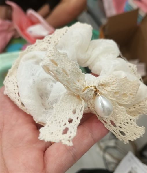 Dây buộc tốc ren đính nơ ngọc