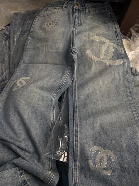 QD jean C logo viền đá