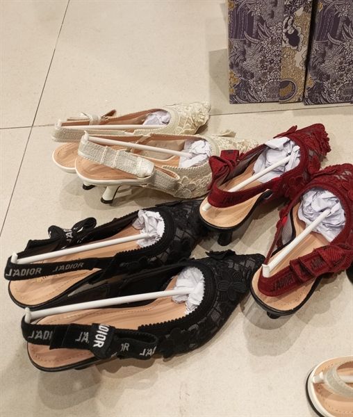 Guốc D ren đính hoa nổi - 7p