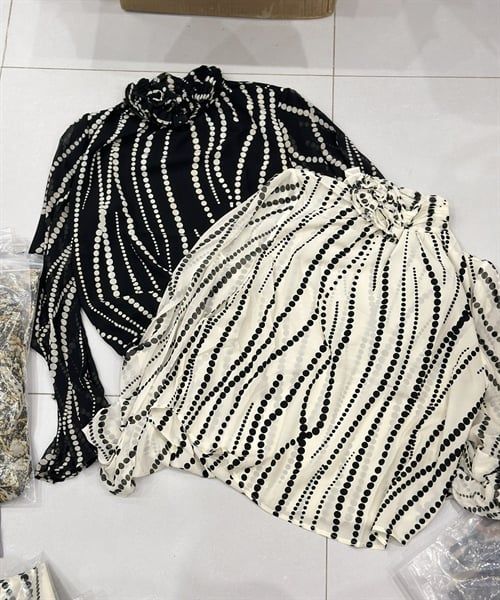 SMDTN chấm bi dọc cổ bèo hoa