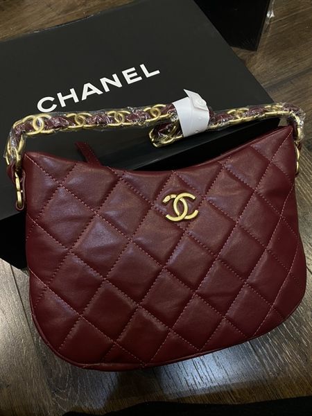 Túi xách C kẹp nách quai bện logo vàng - Sz 24x17