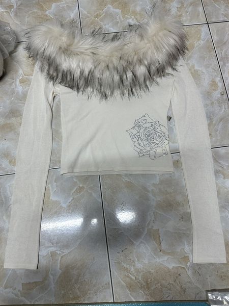 ADTN trễ vai cổ lông đính đá