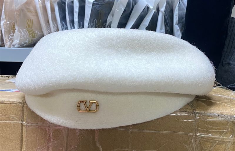 Mũ nồi dạ Valentino logo vàng