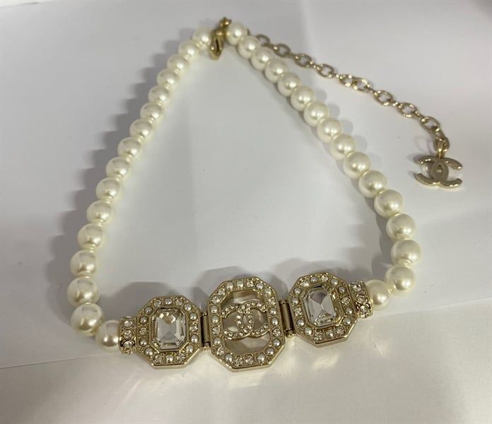 VT C chocker ngọc 3 mặt viền đá