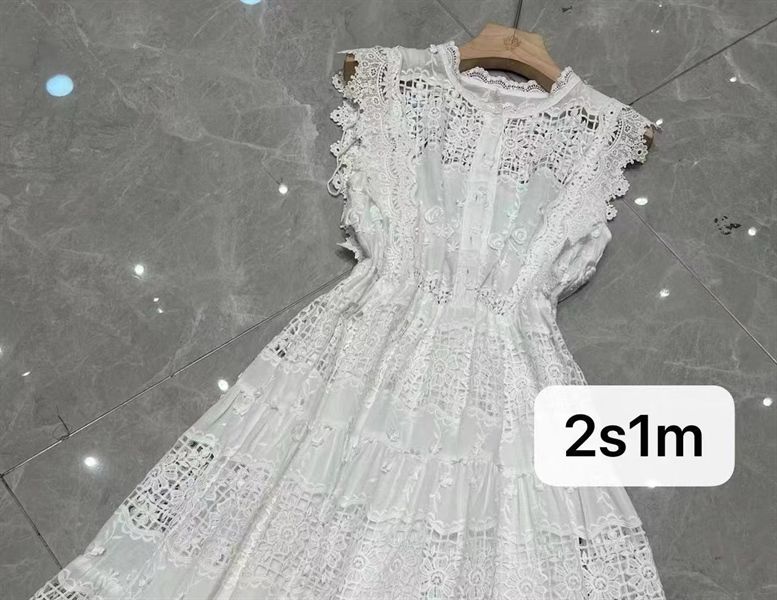 Váy khoét nách ren lỗ hoa nổi (*)
