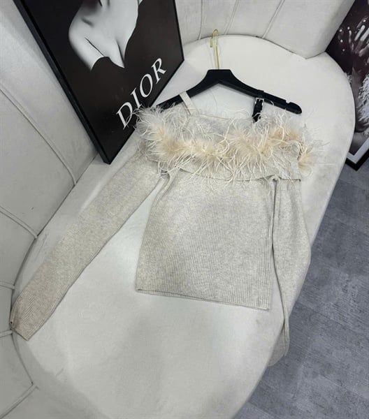 ADTN len trễ vai cổ lông (V)