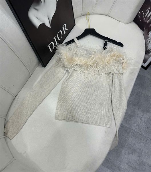 ADTN len trễ vai cổ lông (V)