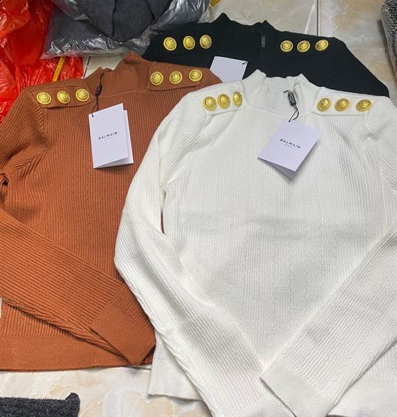 ADTN len Balmain cúc vai