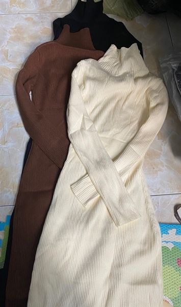 Váy len tăm body cổ lọ