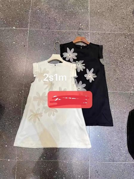 Váy lụa khoét nách đính hoa (*)