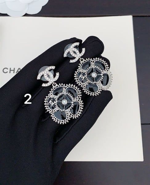 KT C nụ X đá hoa đen 5 cánh rủ