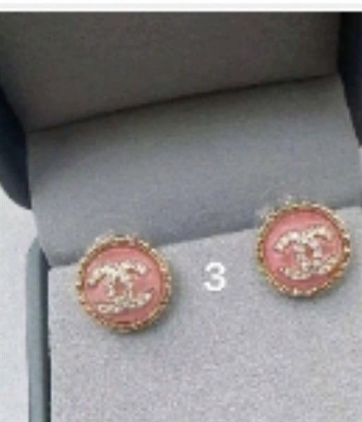 KT C tròn hồng chữ X đá