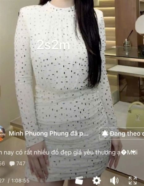 Váy dài tay đính đá