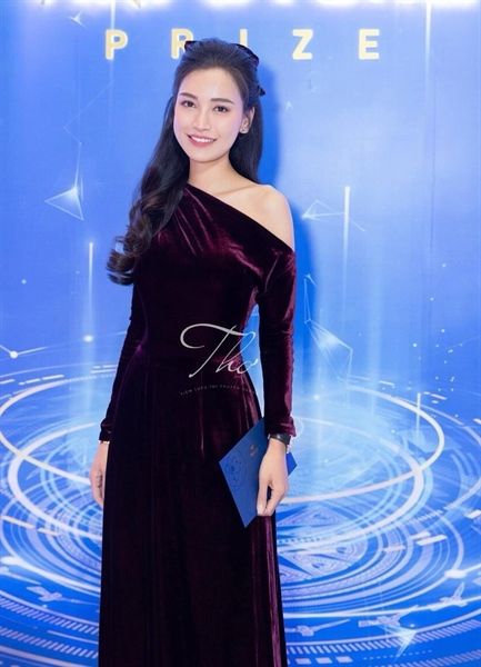 Áo dài nhung trễ vài