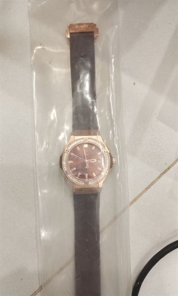 Đồng hồ Hublot viền đá (k hộp)