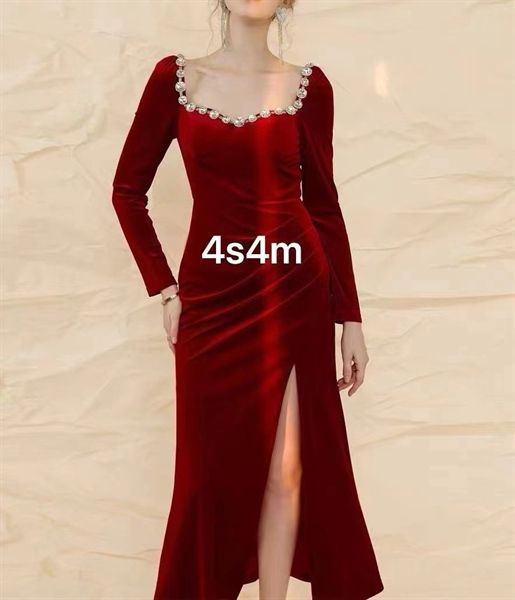 Váy dài tay nhung cổ viền đá bạc xẻ trước