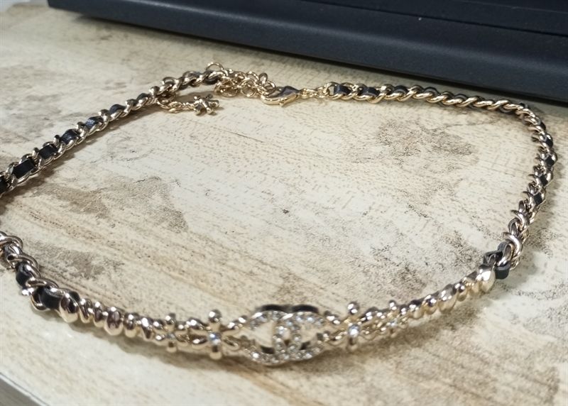 VC C chocker bện đen mặt X gắn hoa