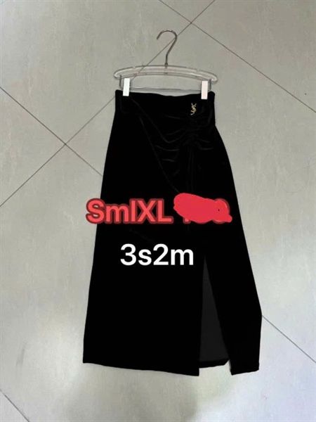 CVD YSL nhung dúm xẻ trước
