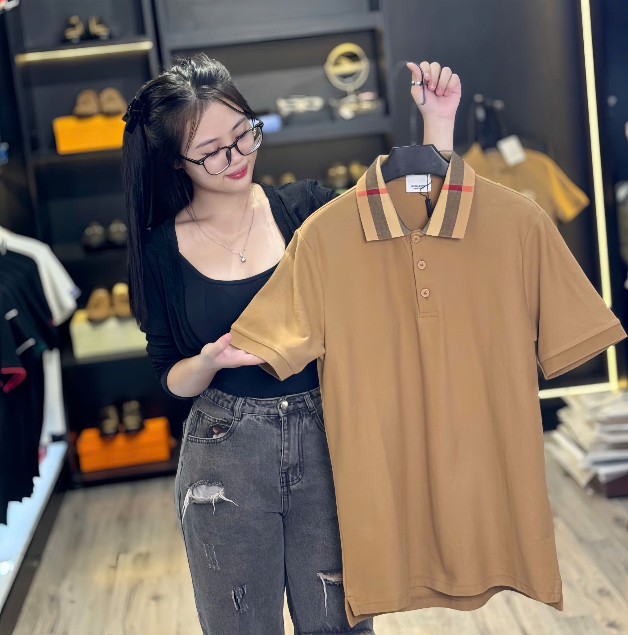 MK Áo Polo Ngắn Tay Nam Nữ B Màu Nâu Trơn Cải Cổ 2024