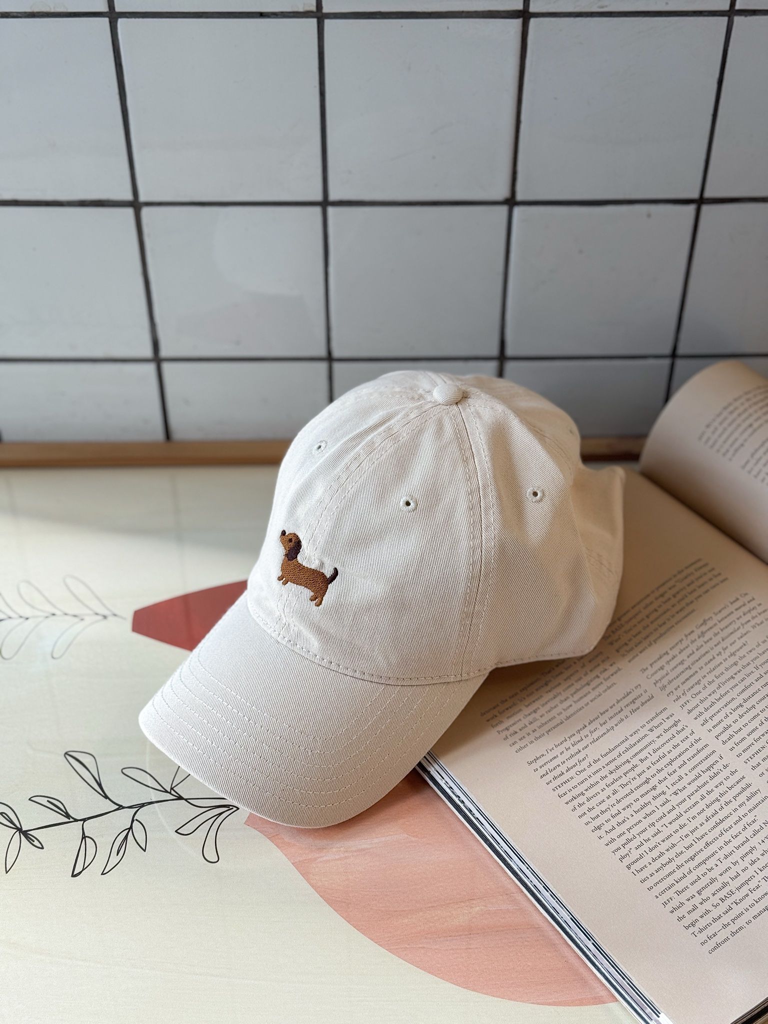 CAP DACHSHUND PUPPY WHITE