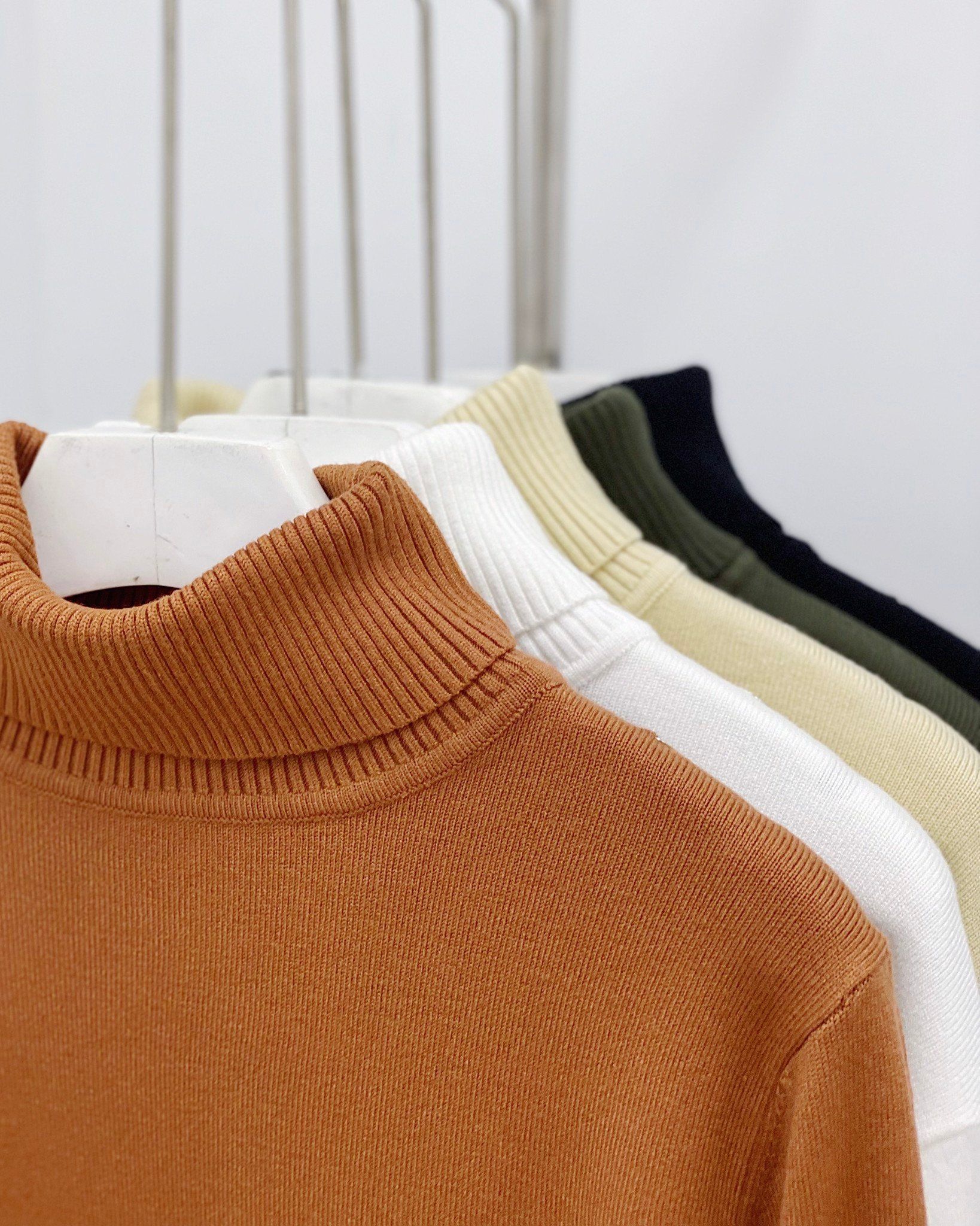 ÁO 832 NÂU CAM HIGHNECK SWEATER