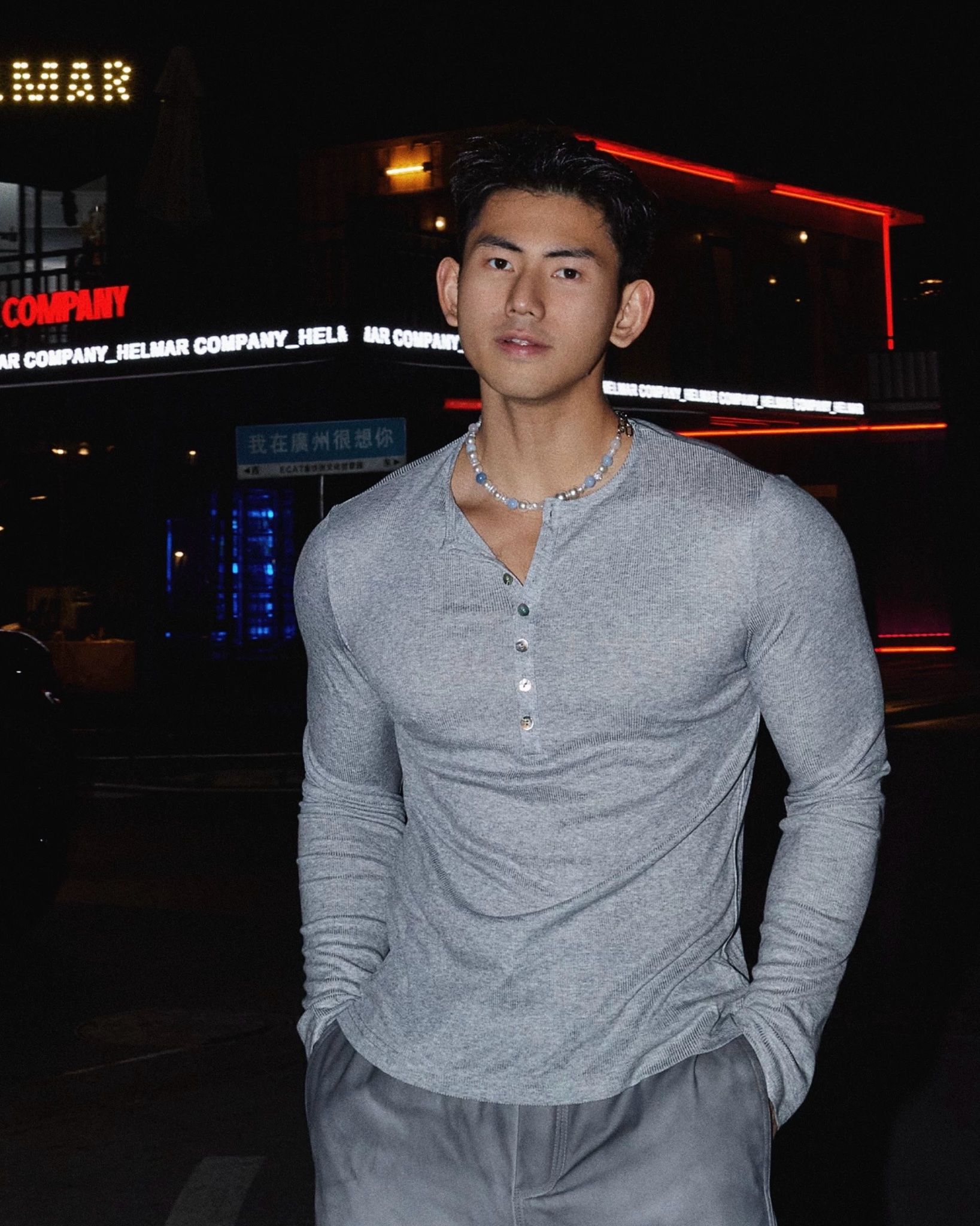 ÁO V NECK T80 XÁM