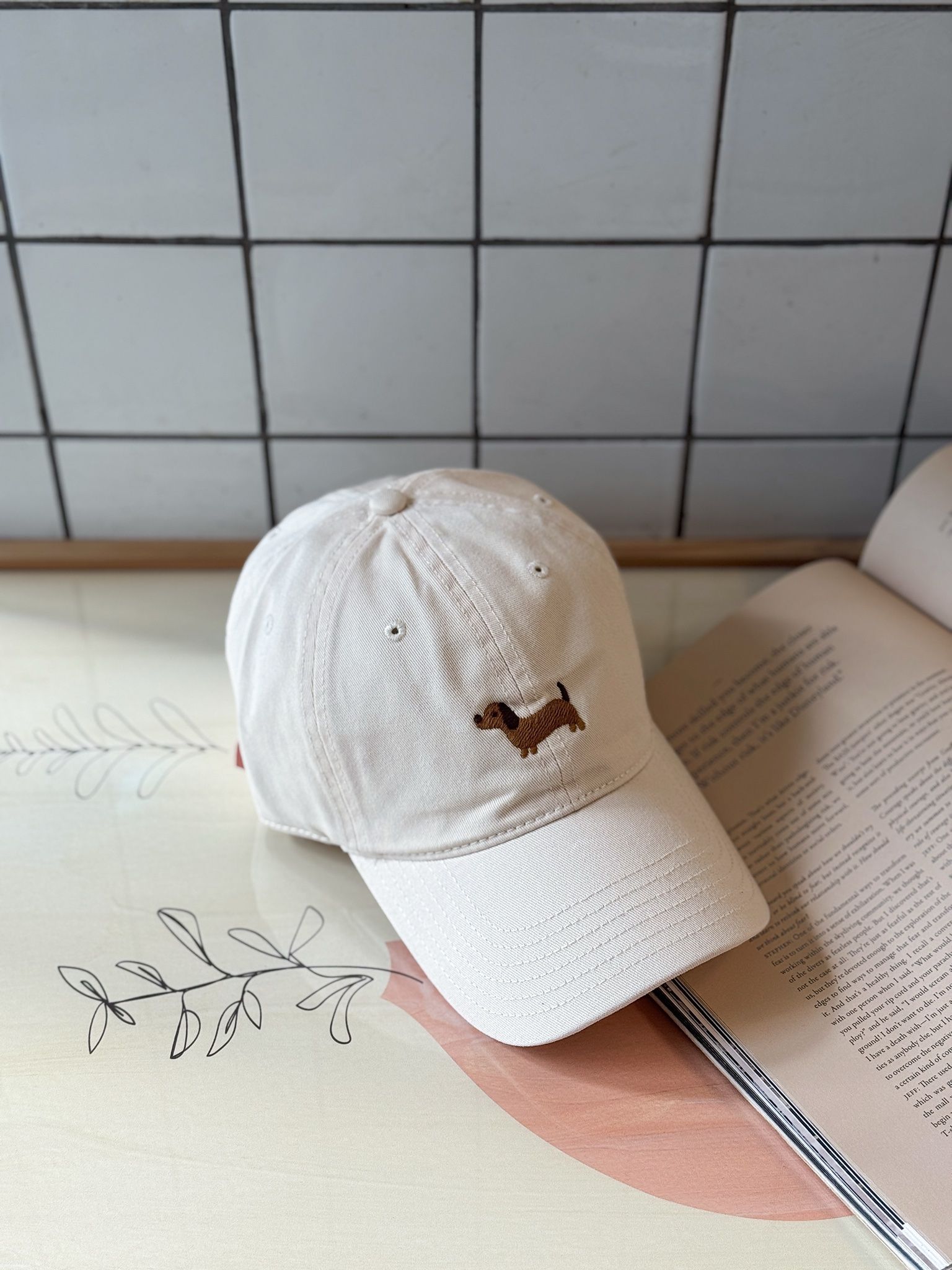 CAP DACHSHUND PUPPY WHITE