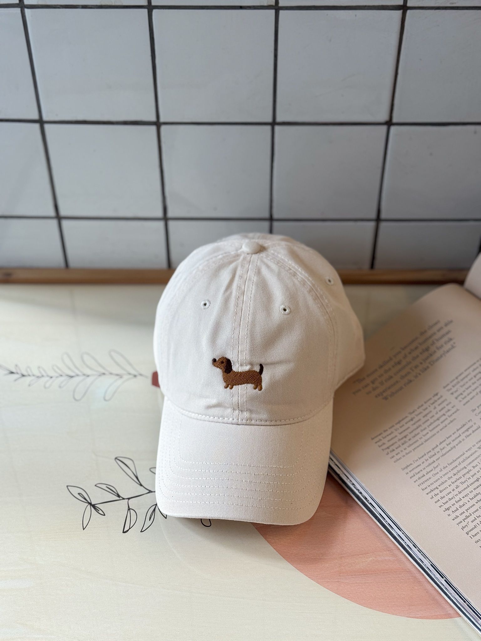 CAP DACHSHUND PUPPY WHITE