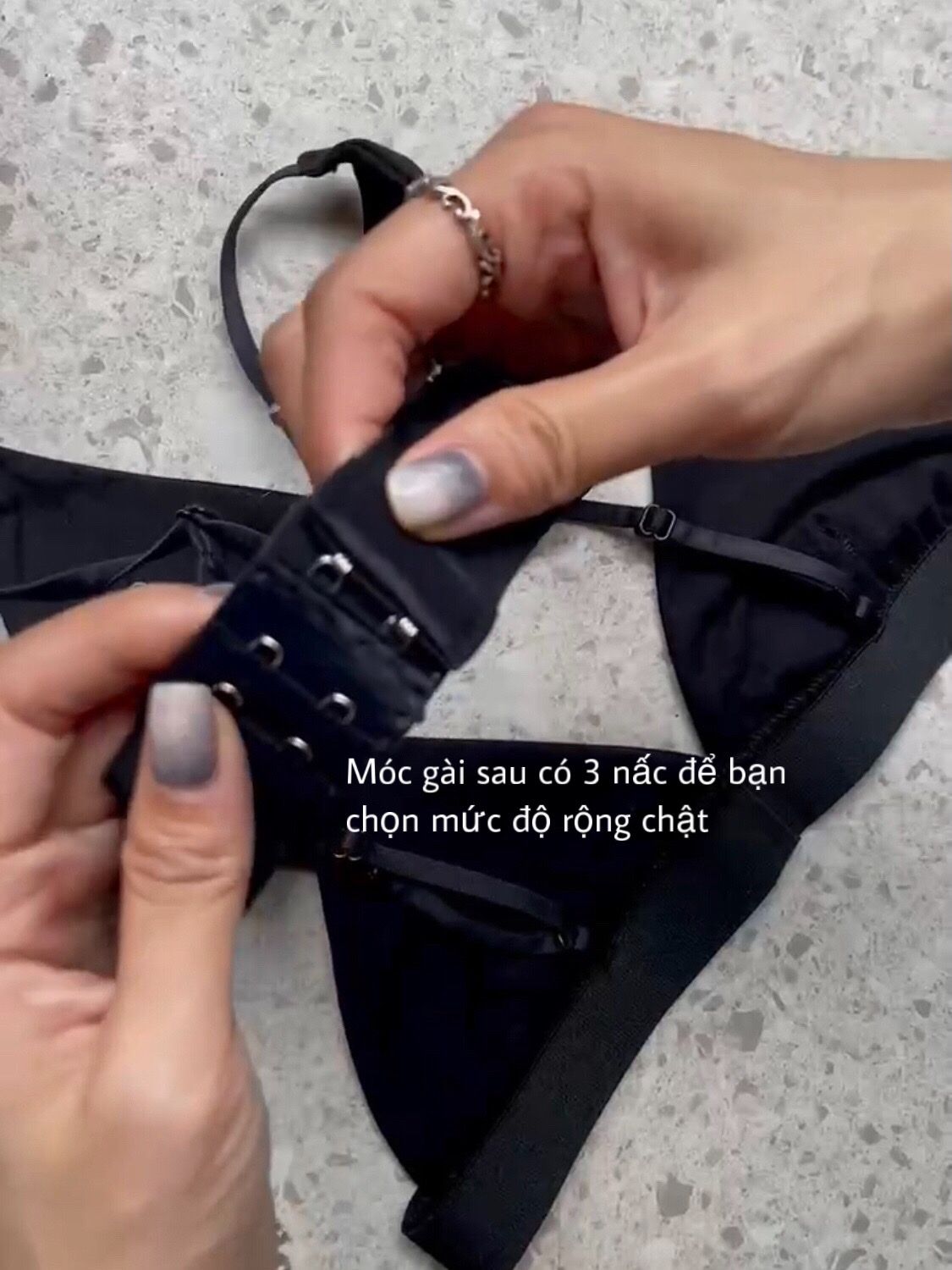 Áo KBG Móc Gài - ĐEN