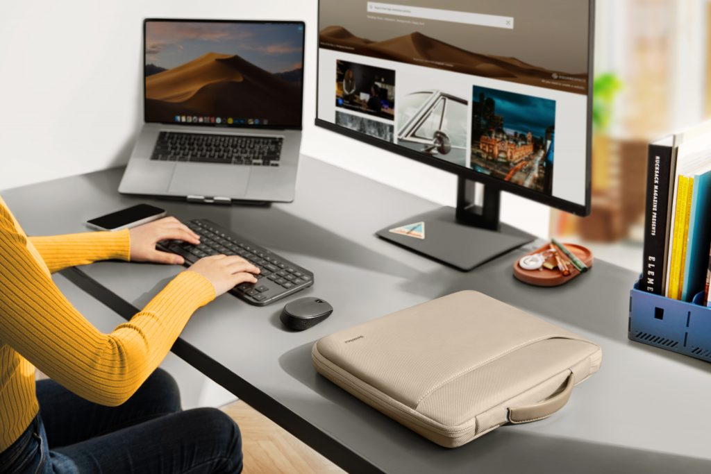 TÚI XÁCH CHỐNG SỐC TOMTOC (USA) SPILL-RESISTANT MACBOOK PRO 16” KHAKI