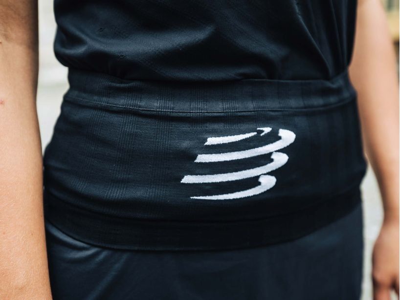 ĐAI CHẠY BỘ COMPRESSPORT FREE BELT- BLACK/CORAL